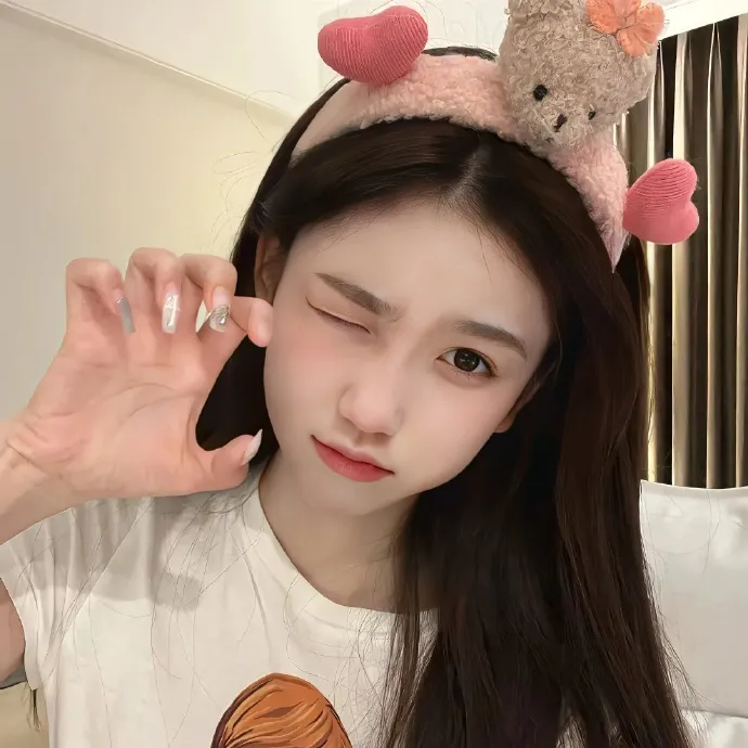 慈善晚宴实拍：某影后之女学历造假，被批炫富